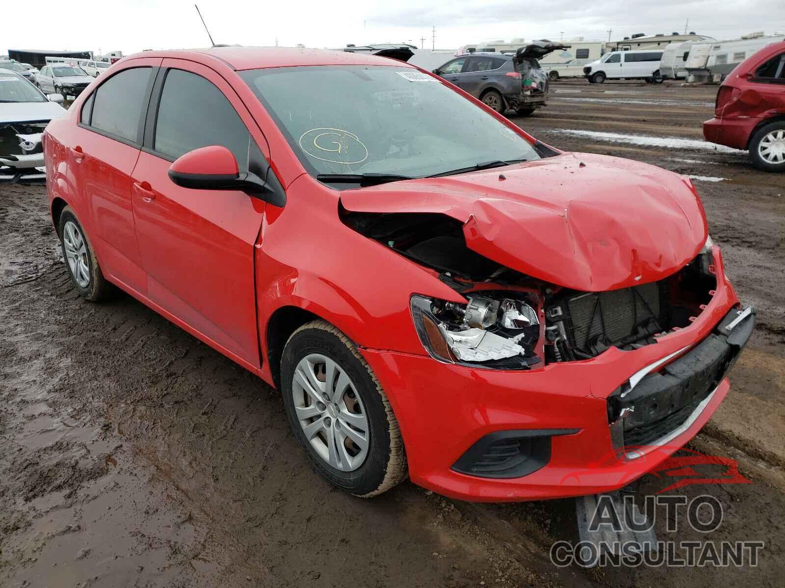 CHEVROLET SONIC 2018 - 1G1JB5SH3J4124586