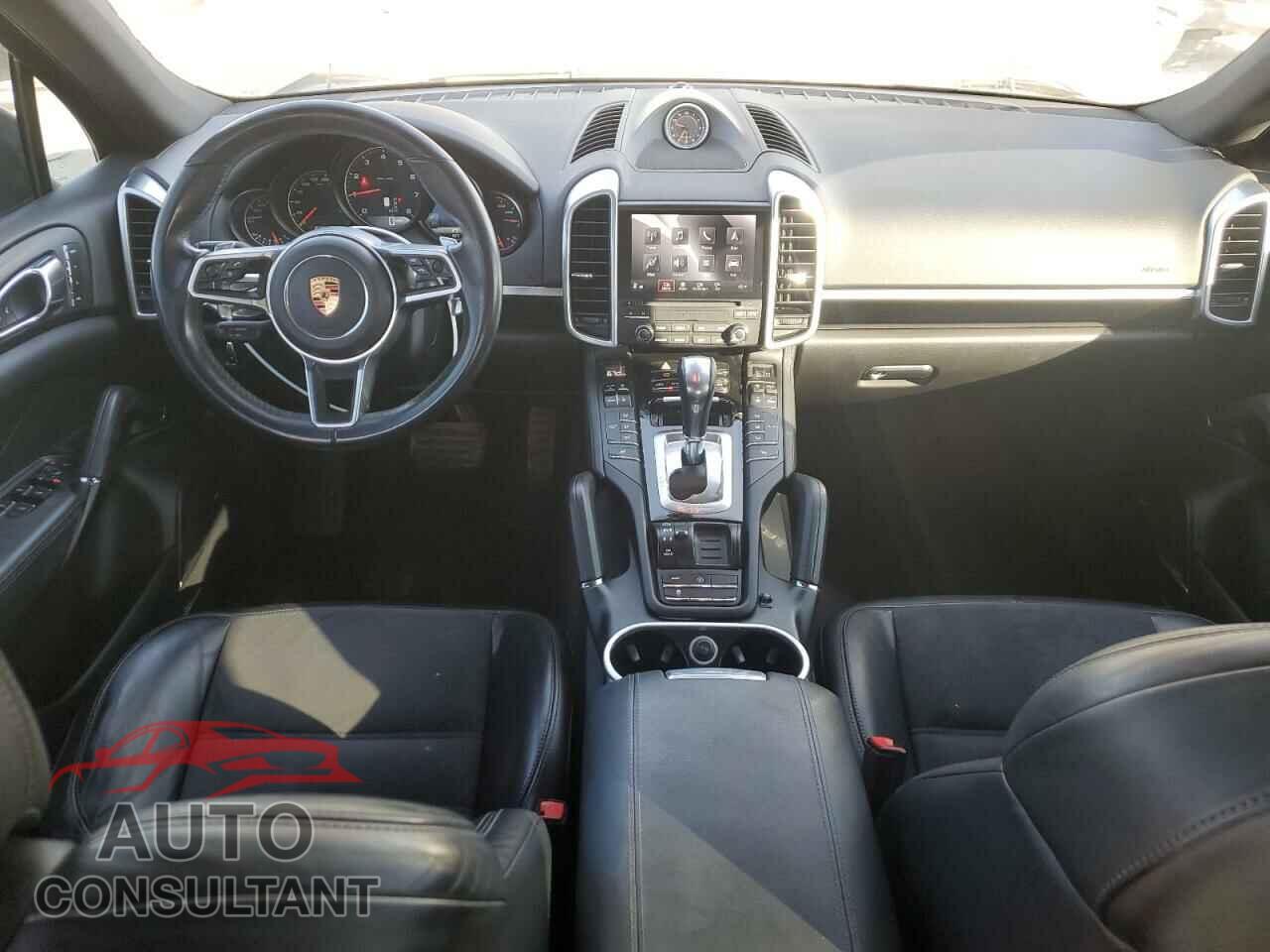 PORSCHE CAYENNE 2017 - WP1AA2A27HKA85351