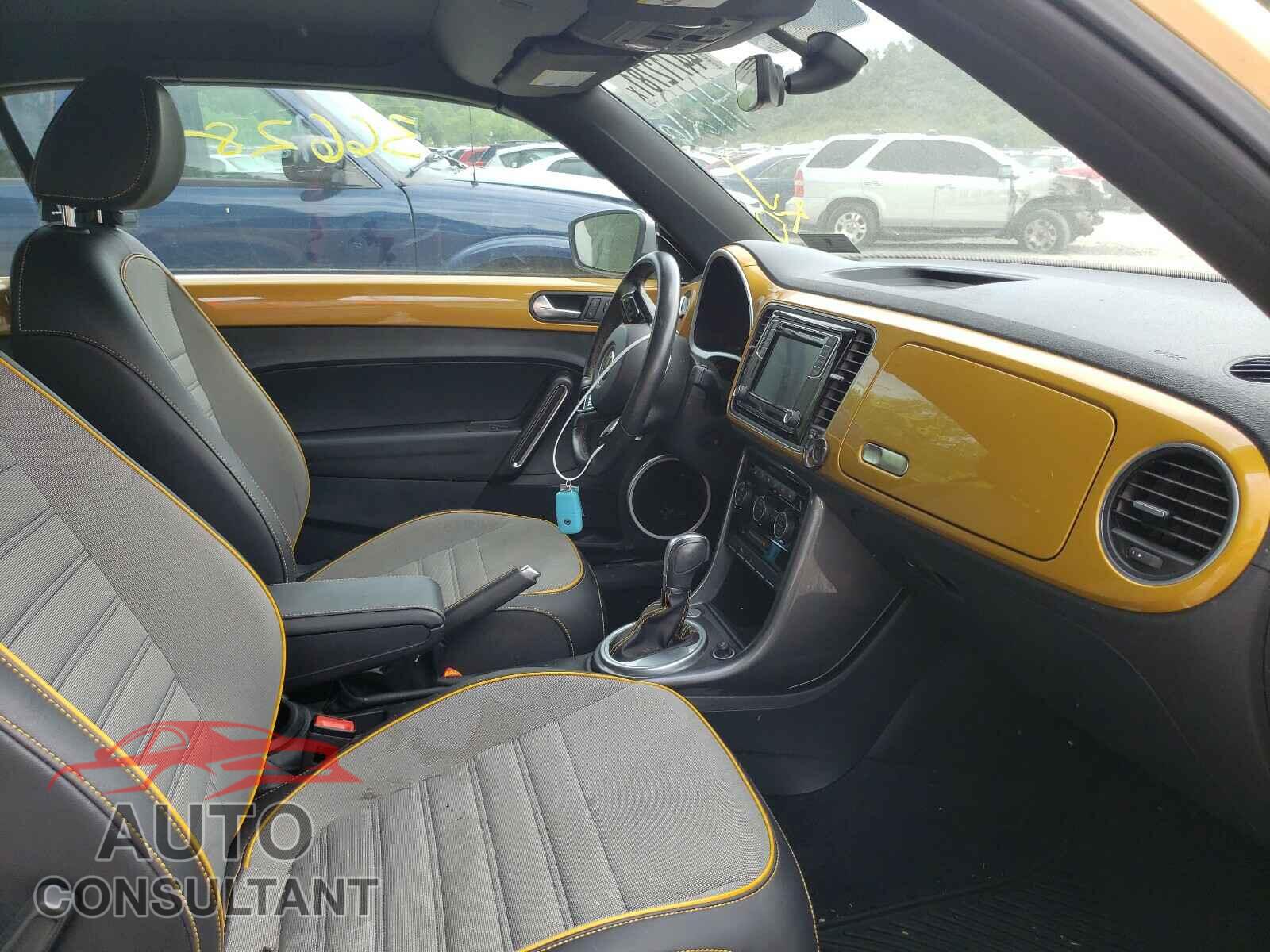 VOLKSWAGEN BEETLE 2017 - 3VWT17AT7HM824126