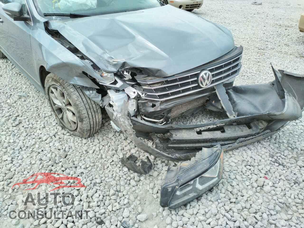VOLKSWAGEN PASSAT 2017 - 1VWAT7A36HC048137