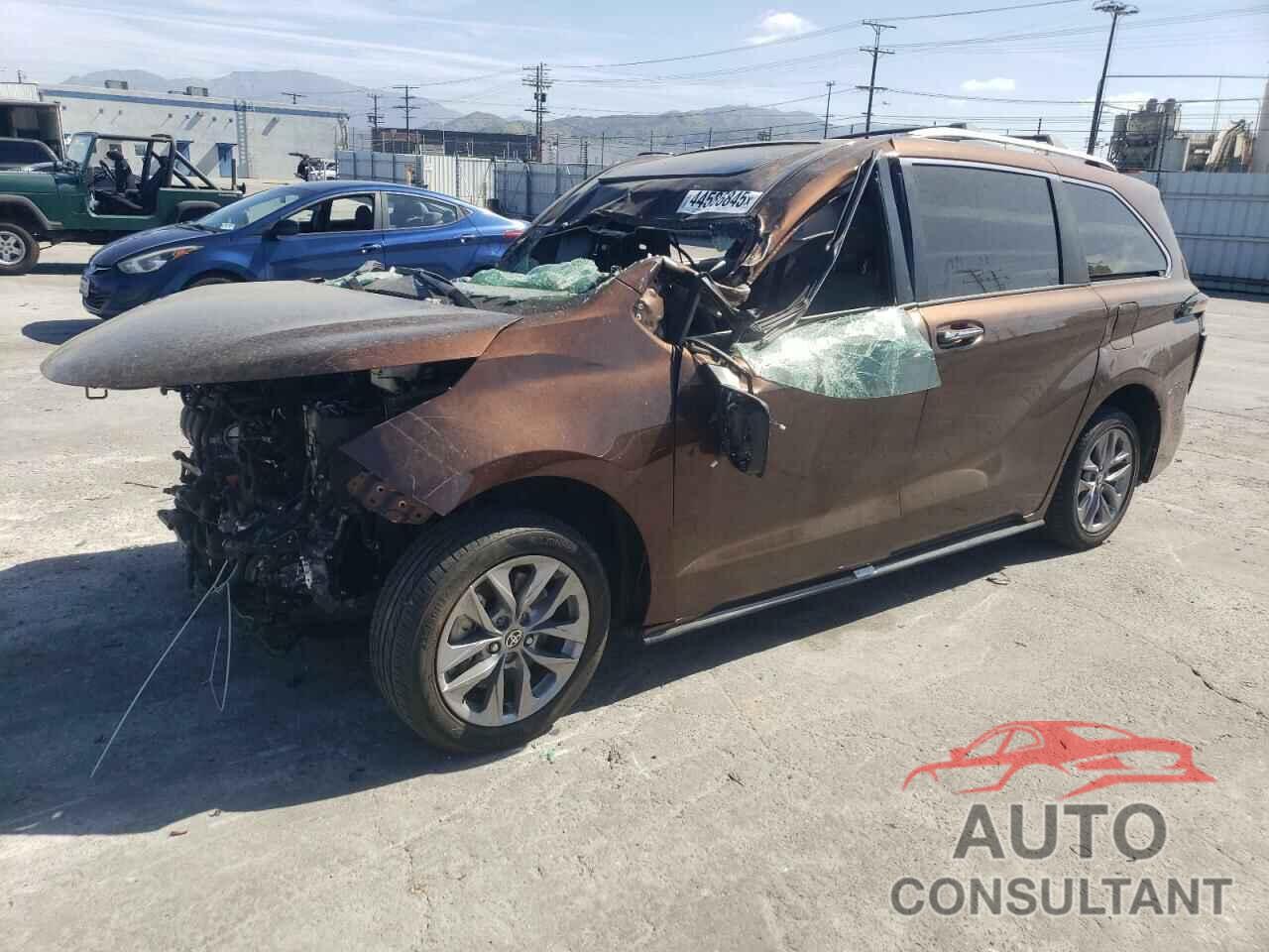 TOYOTA SIENNA 2022 - 5TDZSKFC1NS058542