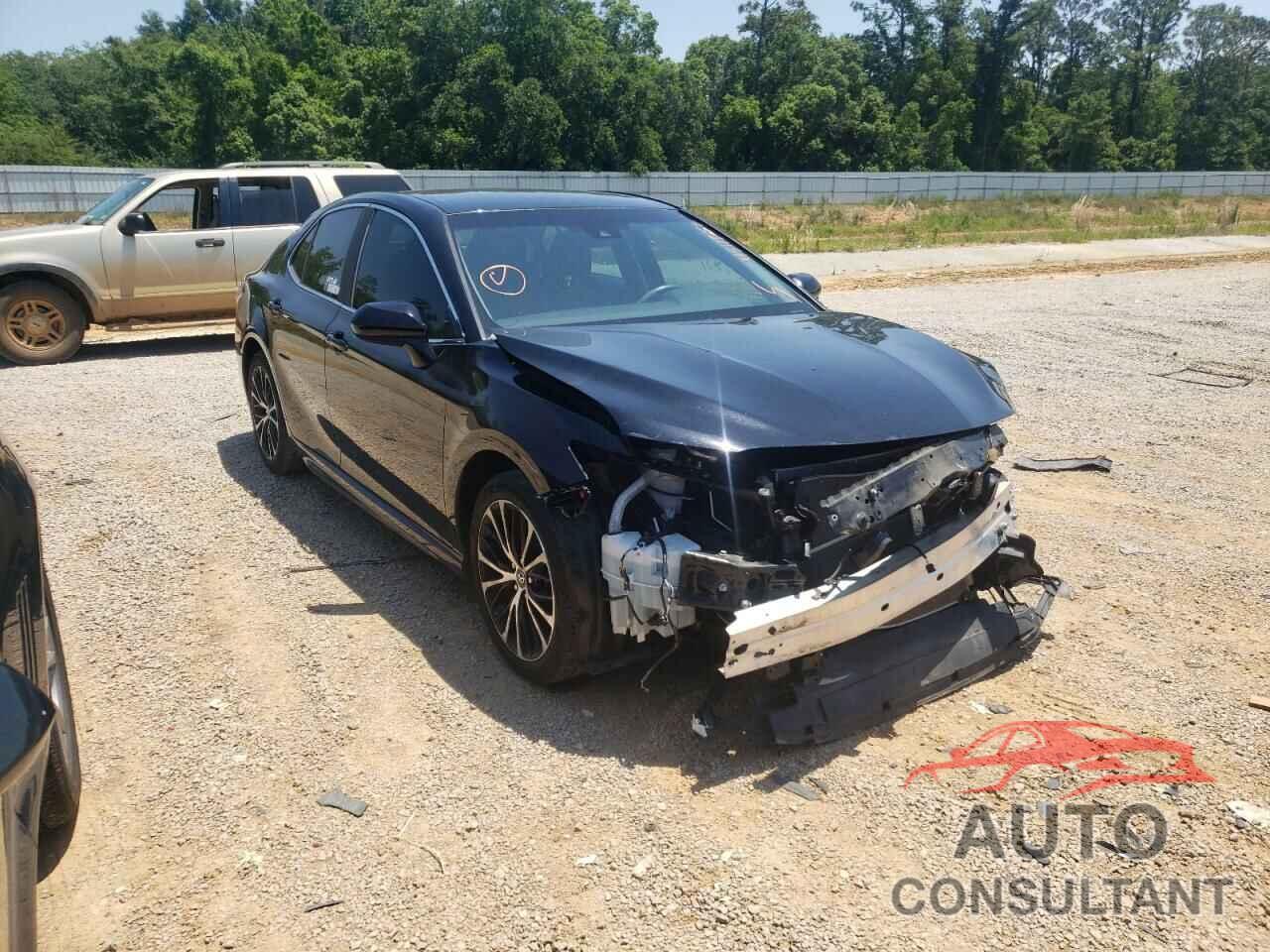 TOYOTA CAMRY 2018 - 4T1B11HK8JU558010