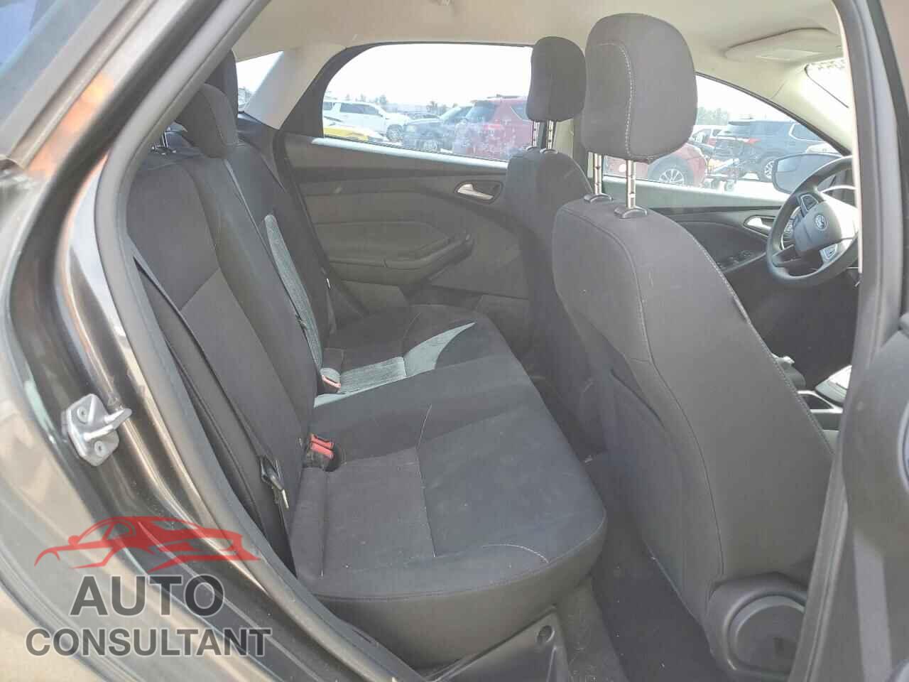 FORD FOCUS 2018 - 1FADP3FEXJL246416