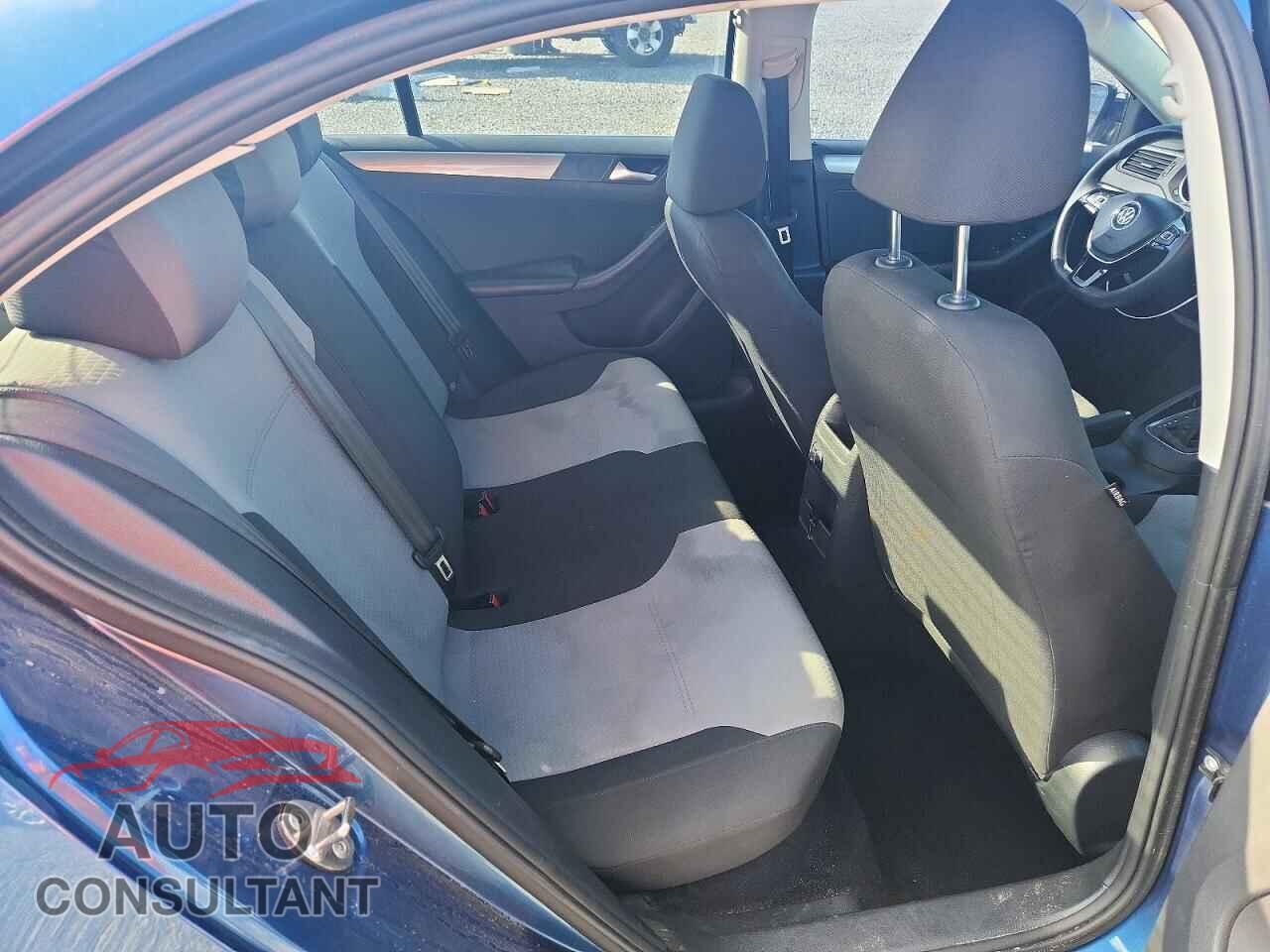 VOLKSWAGEN JETTA 2017 - 3VW2B7AJ2HM257363