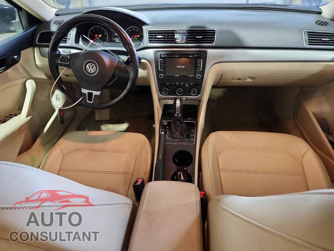 VOLKSWAGEN PASSAT 2015 - 1VWAT7A32FC108931