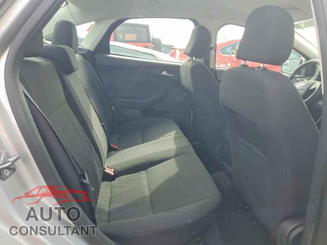 FORD FOCUS 2017 - 1FADP3F22HL235264