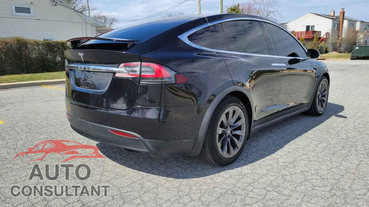TESLA MODEL X 2017 - 5YJXCDE21HF046103