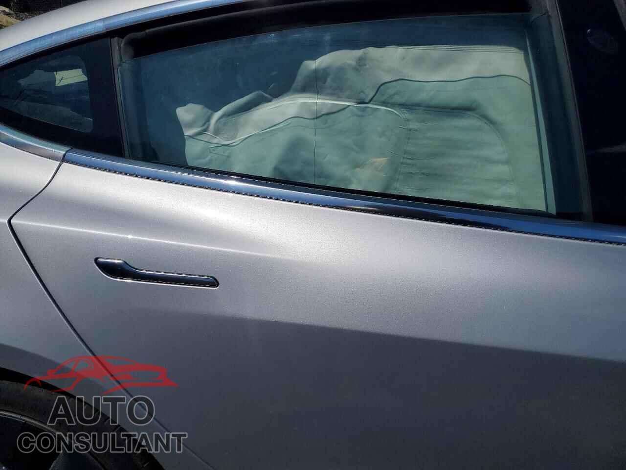 TESLA MODEL 3 2018 - 5YJ3E1EA5JF040423