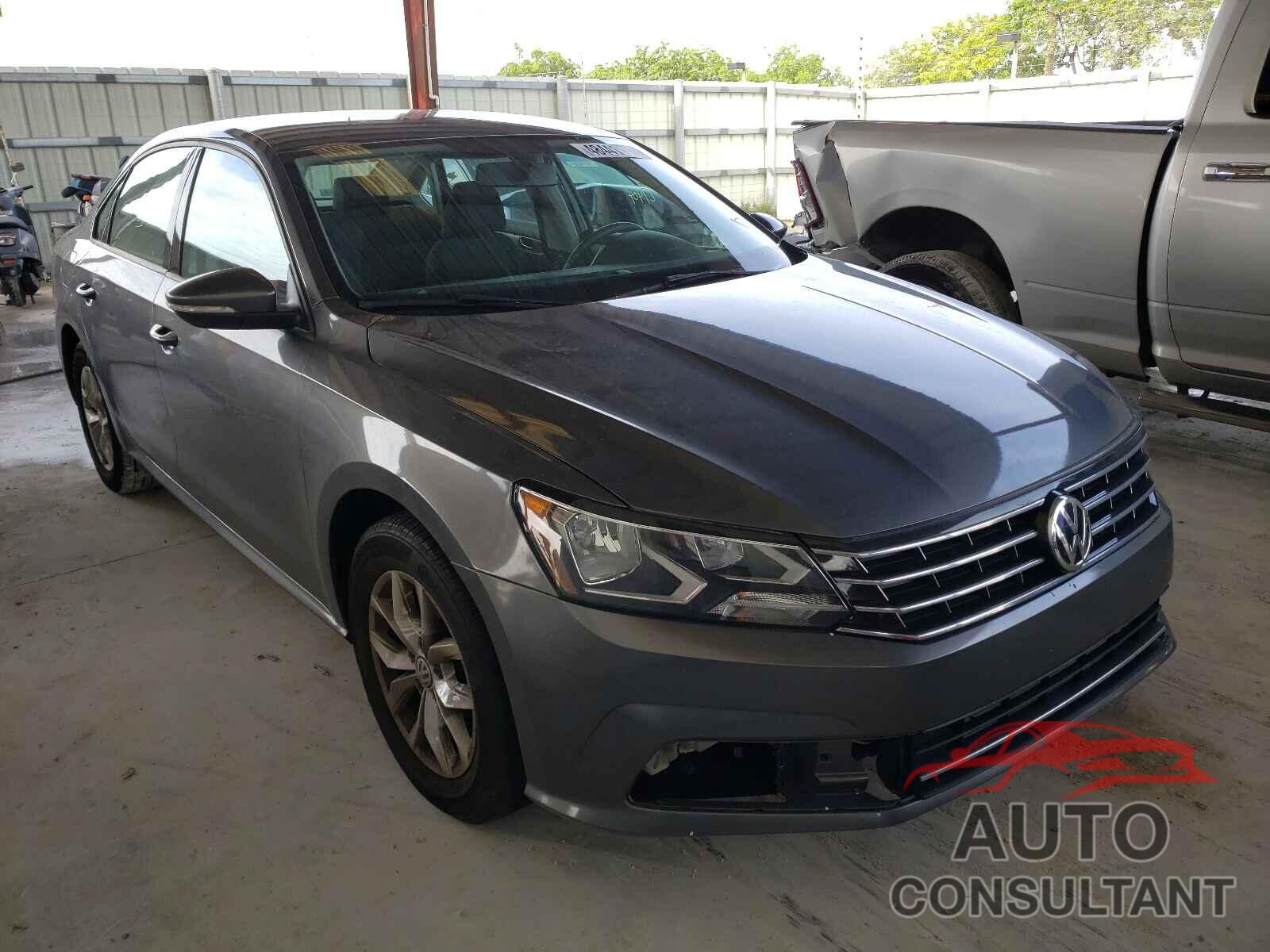 VOLKSWAGEN PASSAT 2018 - 1VWAA7A35JC026304
