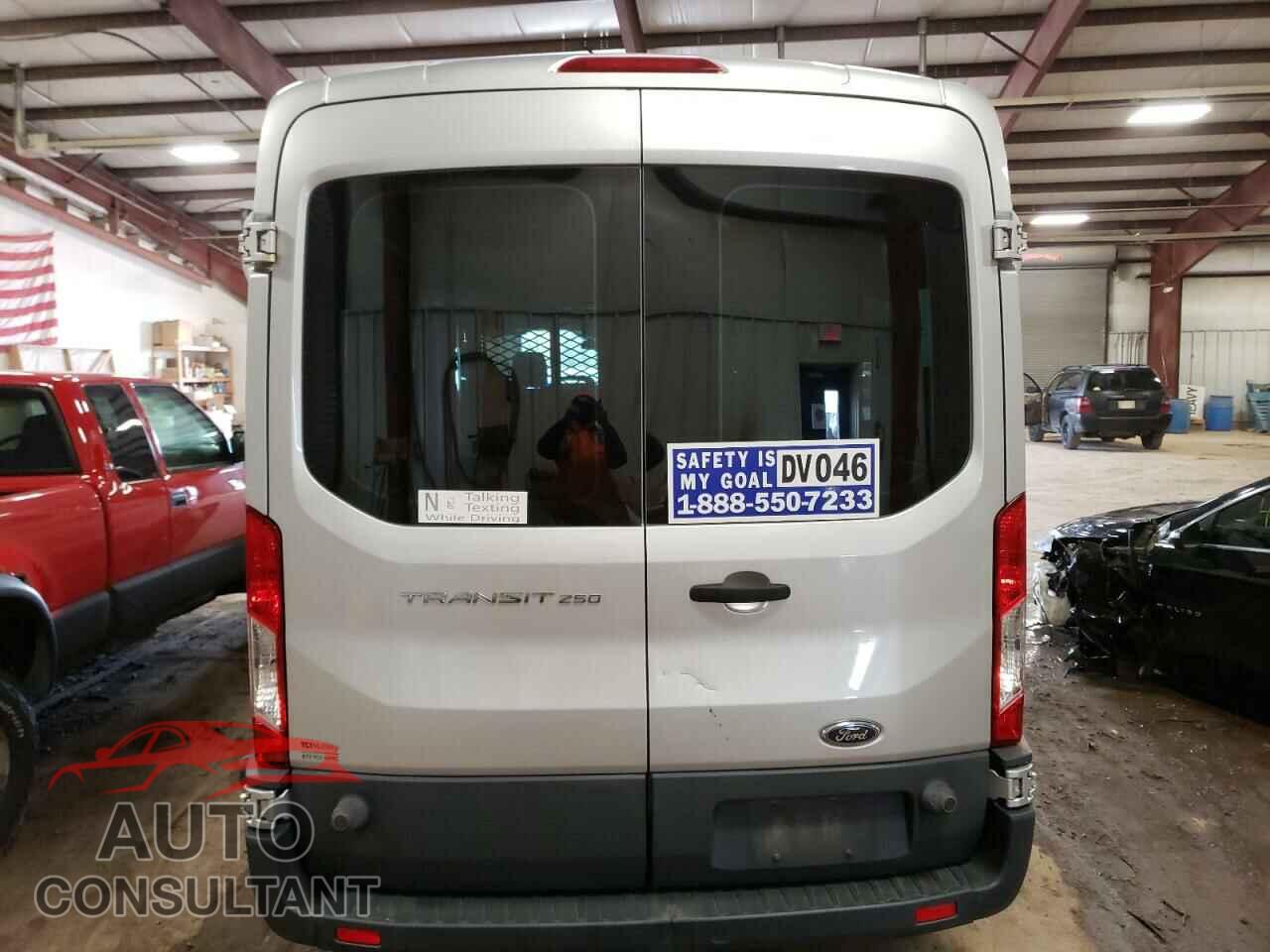 FORD TRANSIT 2015 - 1FTNR2CM5FKB18368