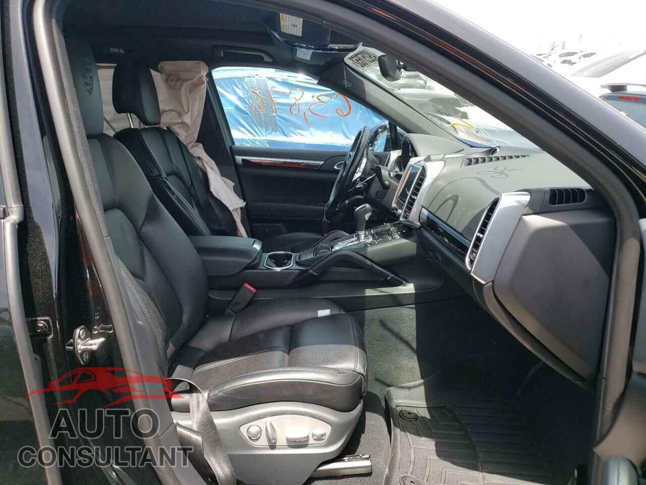 PORSCHE CAYENNE 2018 - WP1AA2A20JKA00954