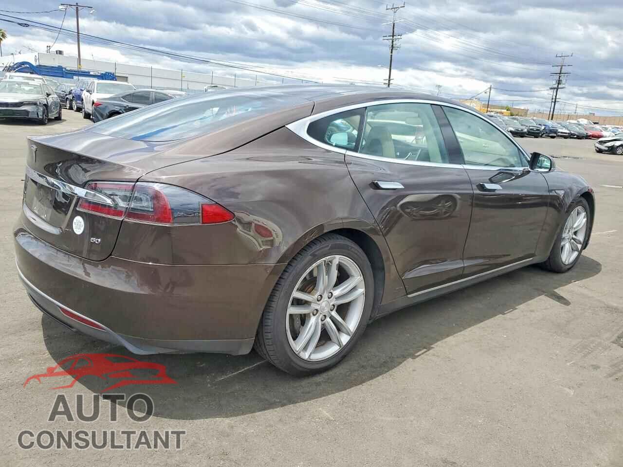 TESLA MODEL S 2013 - 5YJSA1CG2DFP08276