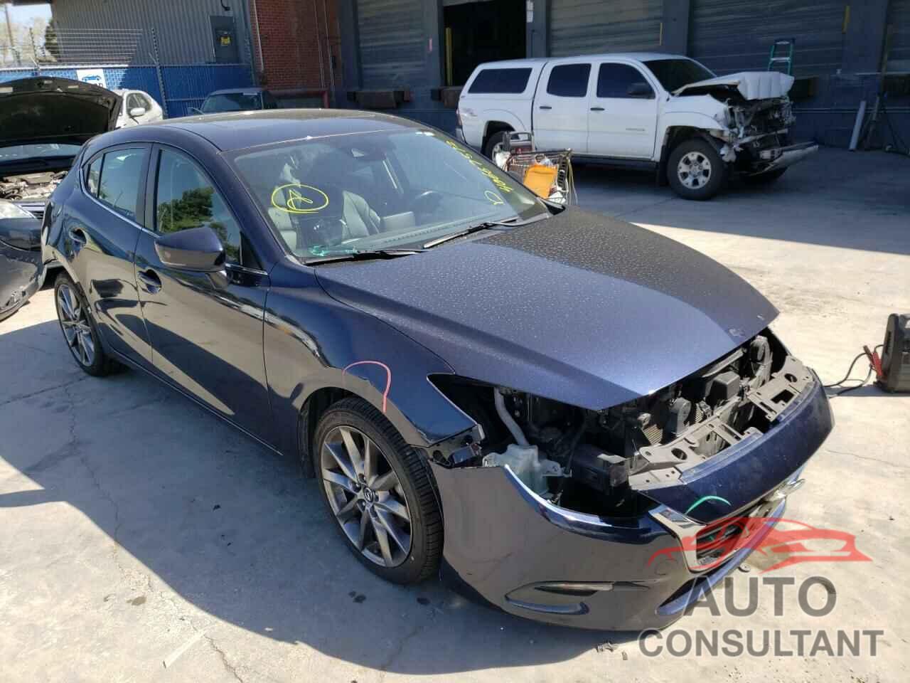 MAZDA 3 2018 - 3MZBN1L33JM265769