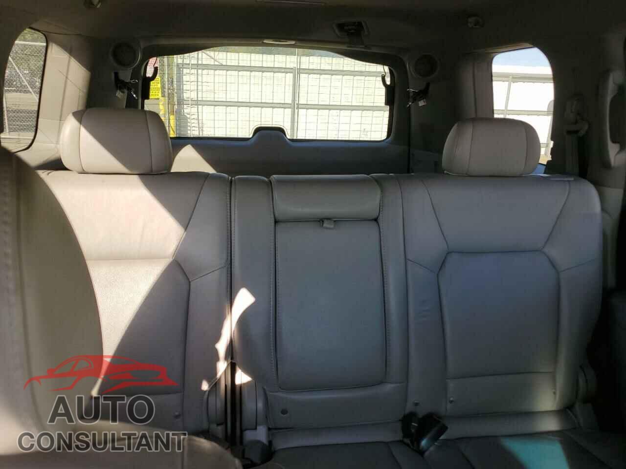 HONDA PILOT 2011 - 5FNYF3H76BB012680