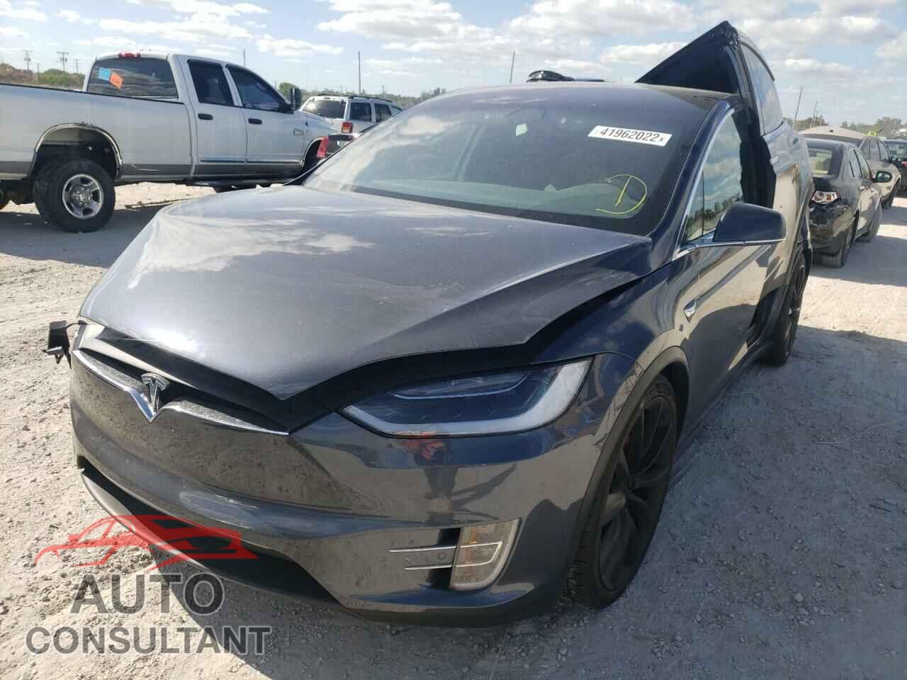TESLA MODEL X 2017 - 5YJXCBE45HF077876