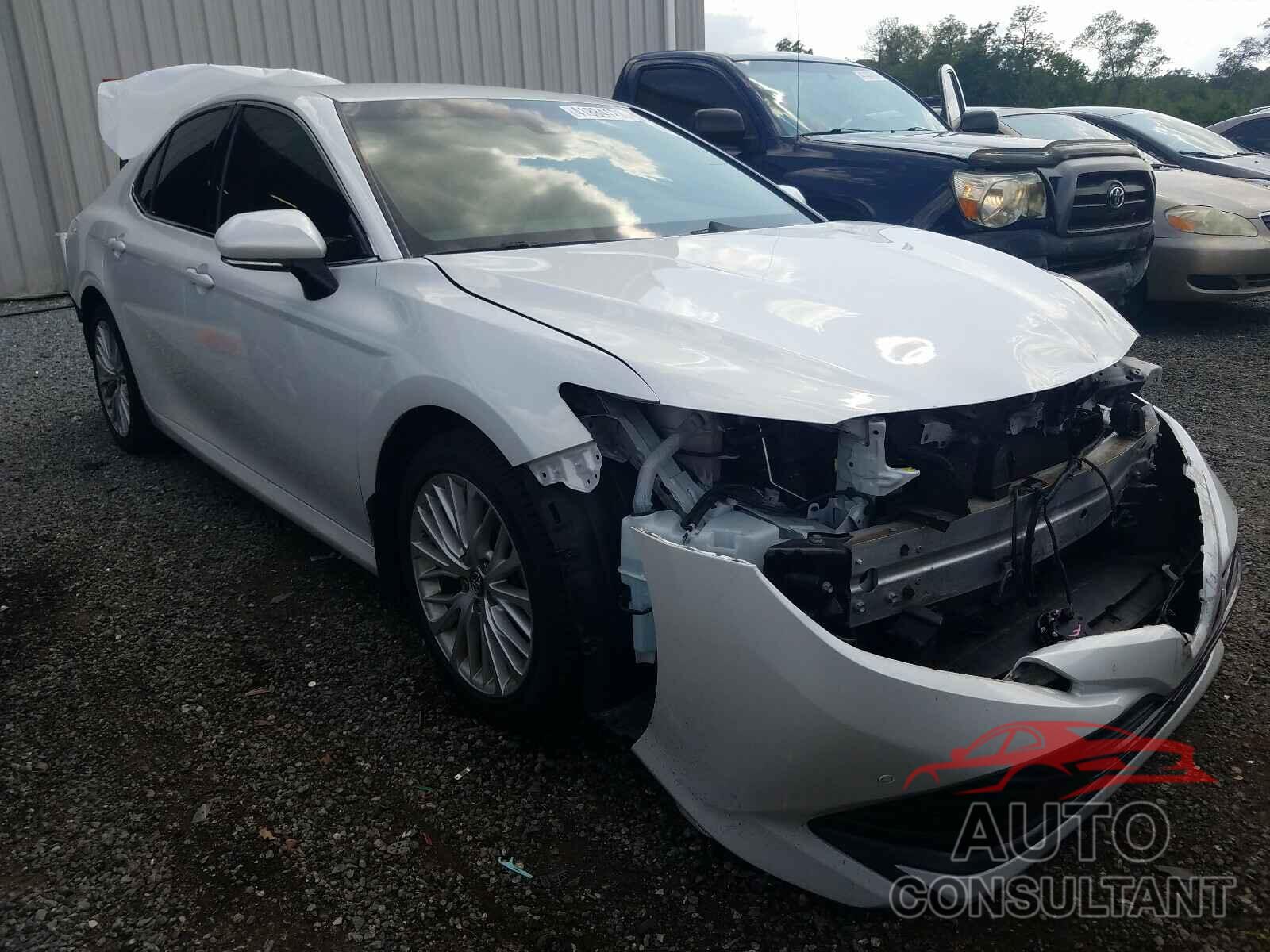 TOYOTA CAMRY 2018 - 4T1B11HK3JU038426