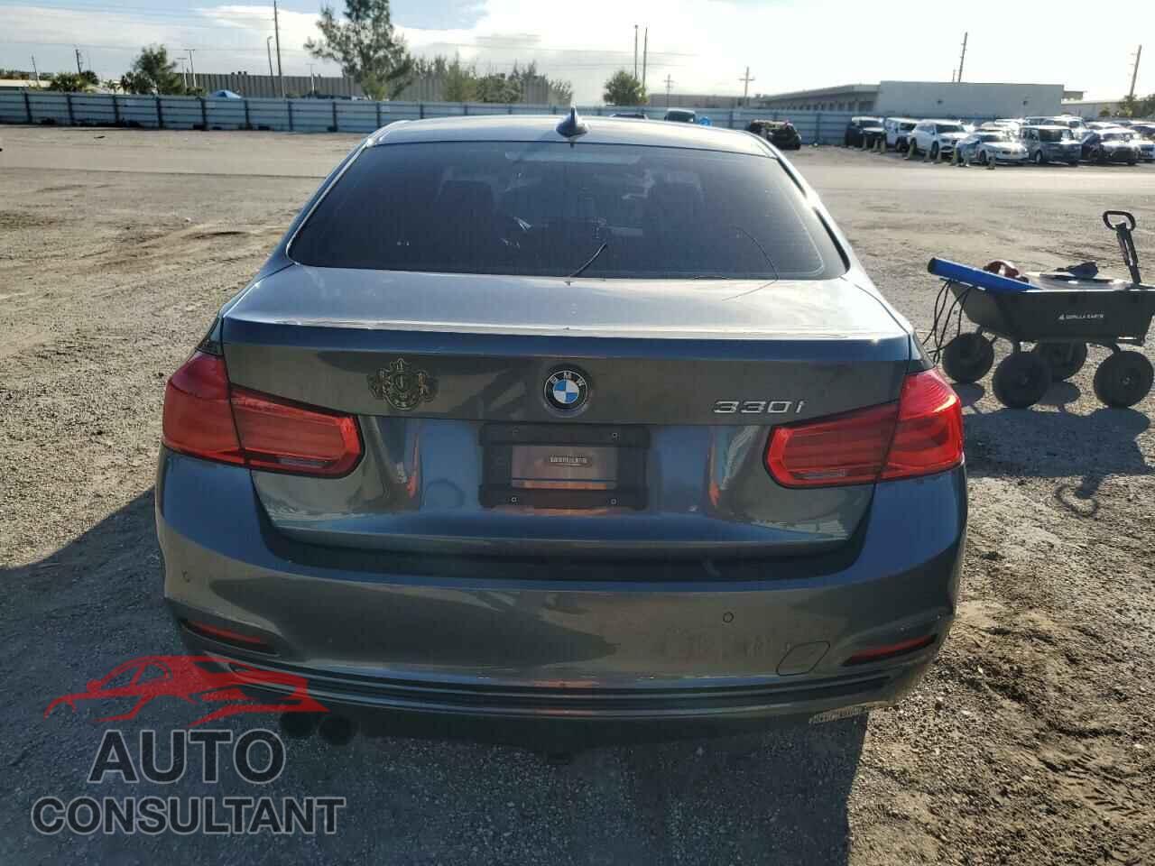 BMW 3 SERIES 2017 - WBA8B9C3XHK885909