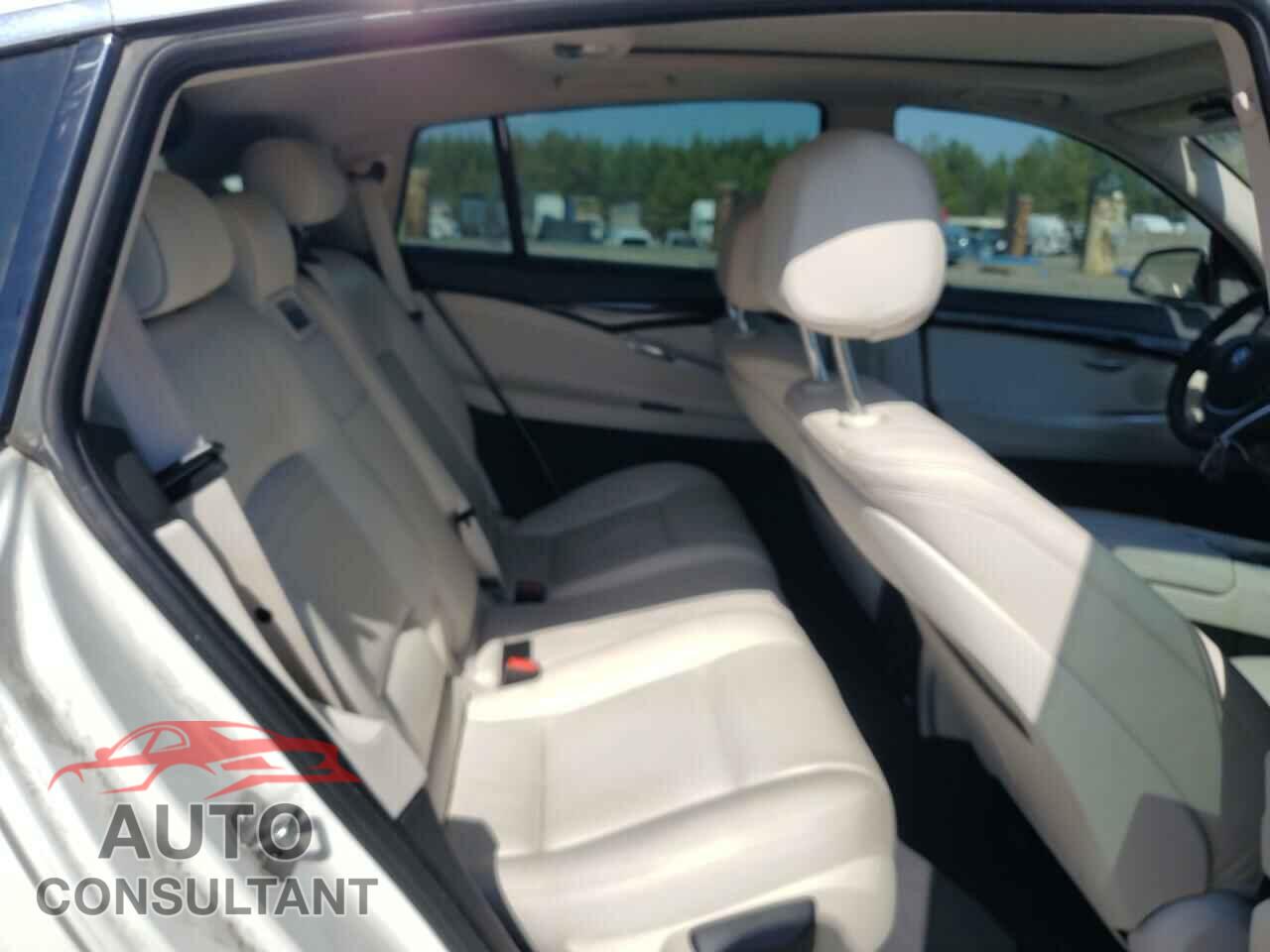 BMW 5 SERIES 2017 - WBA5M2C33HG811612