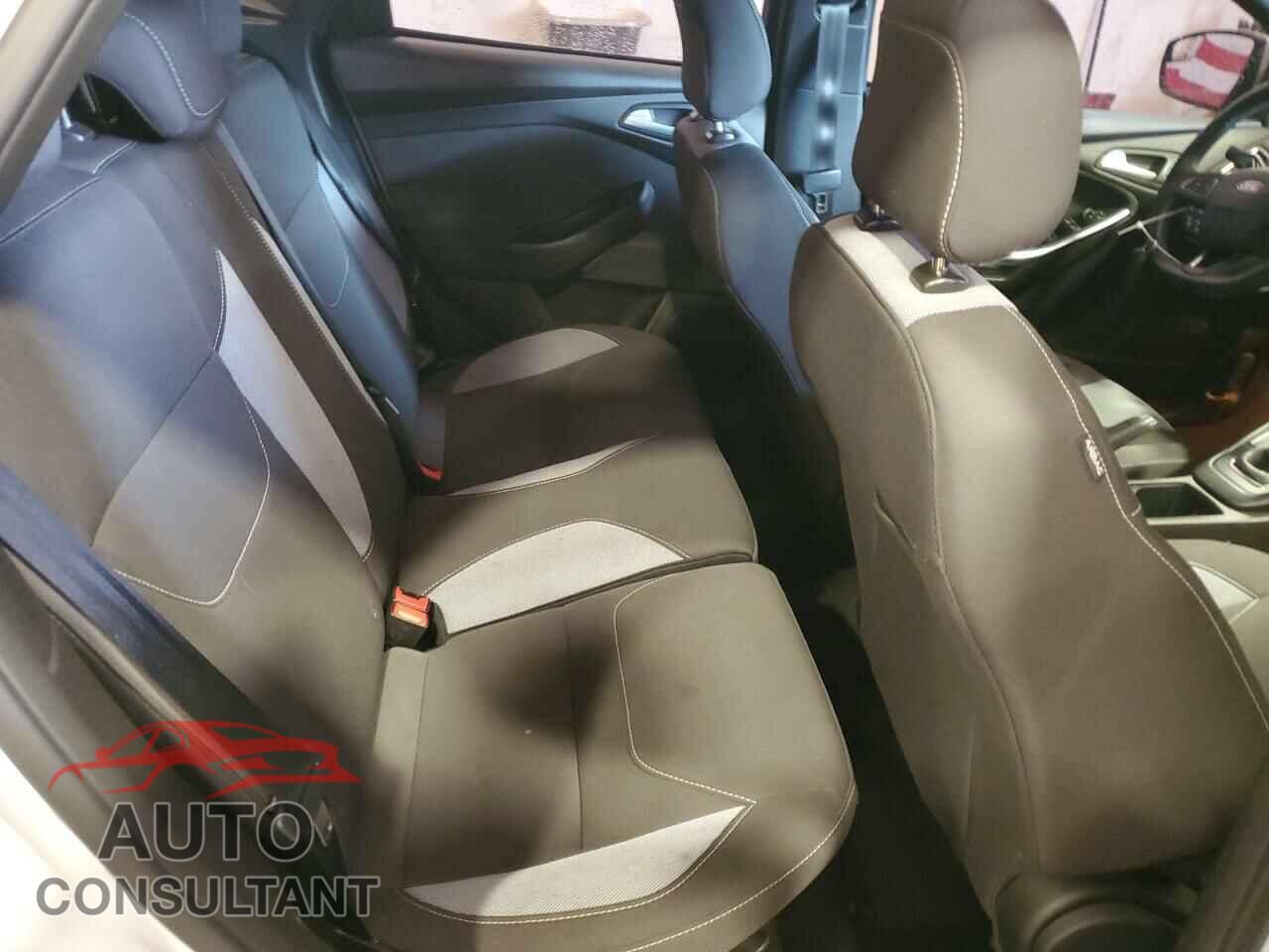 FORD FOCUS 2017 - 1FADP3L9XHL273004