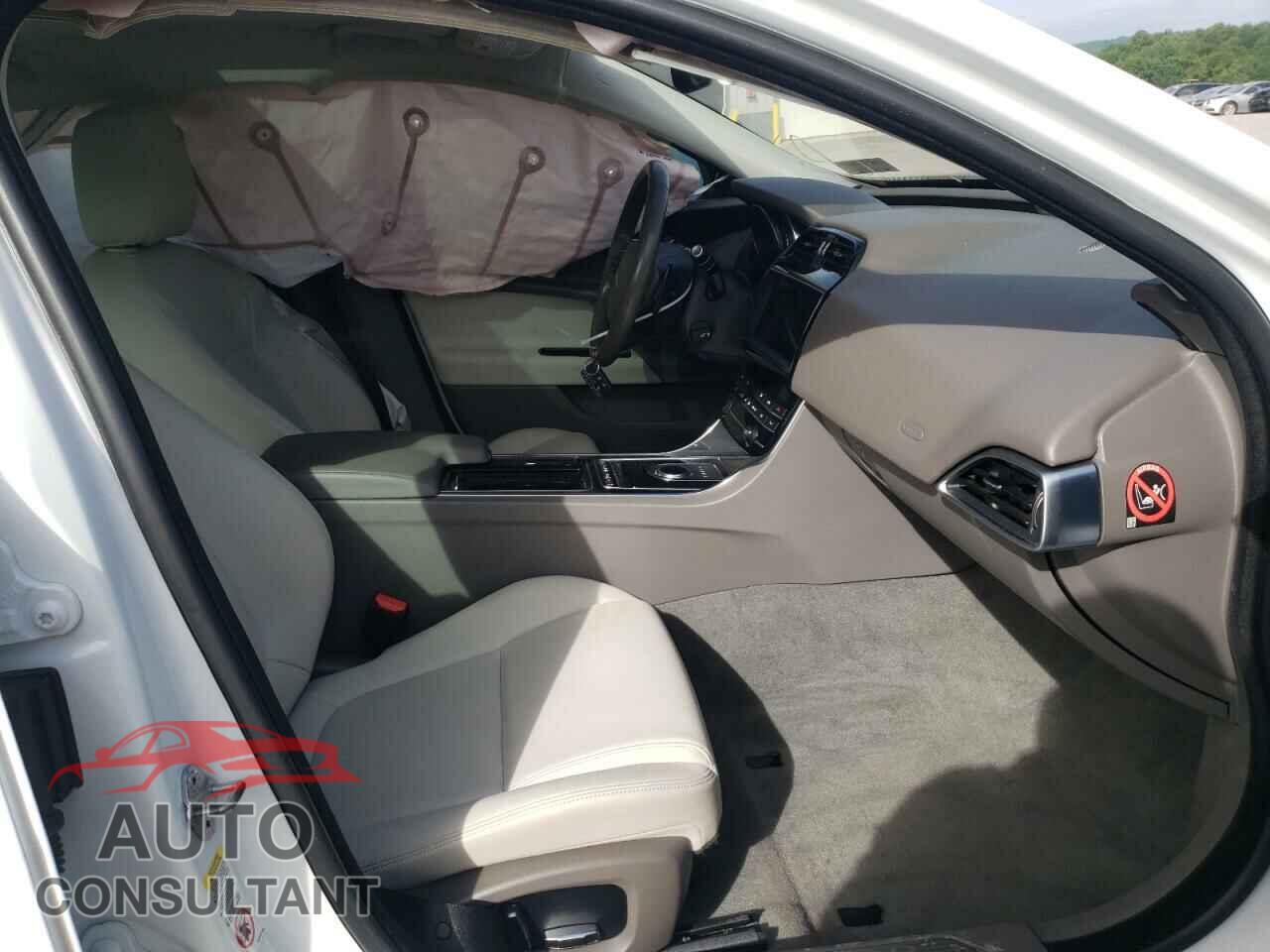JAGUAR XE 2019 - SAJAR4FX7KCP48351