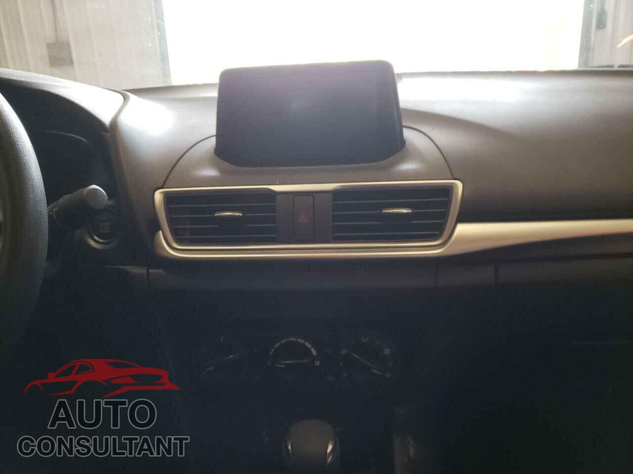 MAZDA 3 2018 - 3MZBN1U72JM169665