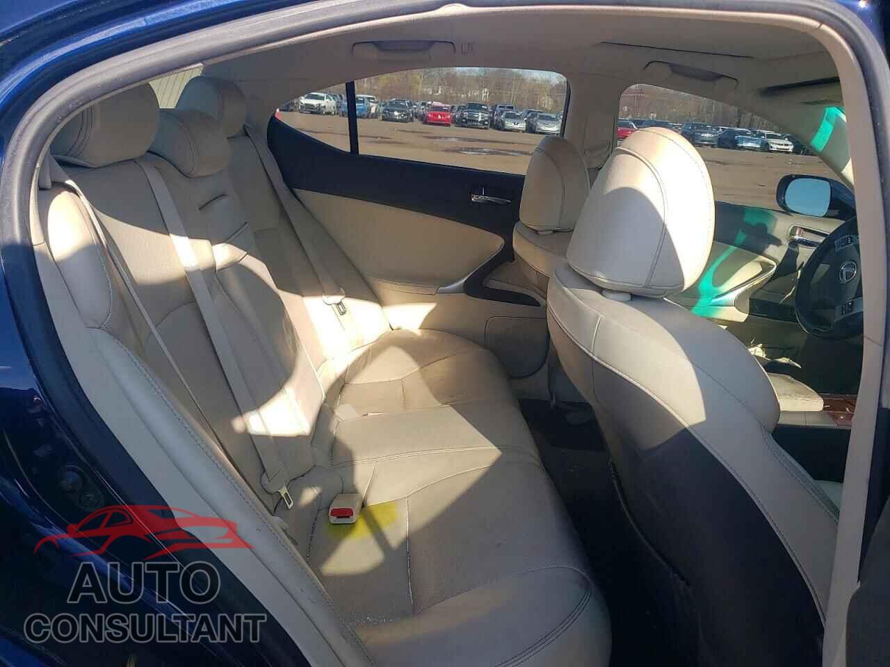 LEXUS IS 2011 - JTHCF5C27B5045818