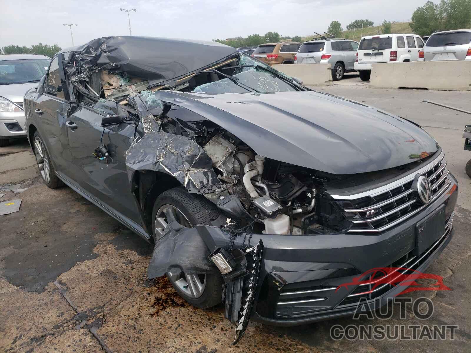 VOLKSWAGEN PASSAT 2018 - 1VWAA7A32JC030004