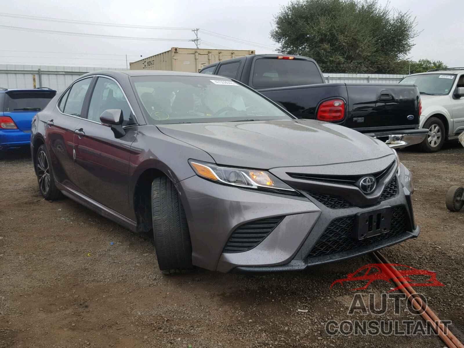TOYOTA CAMRY 2018 - 4T1B11HK2JU643294