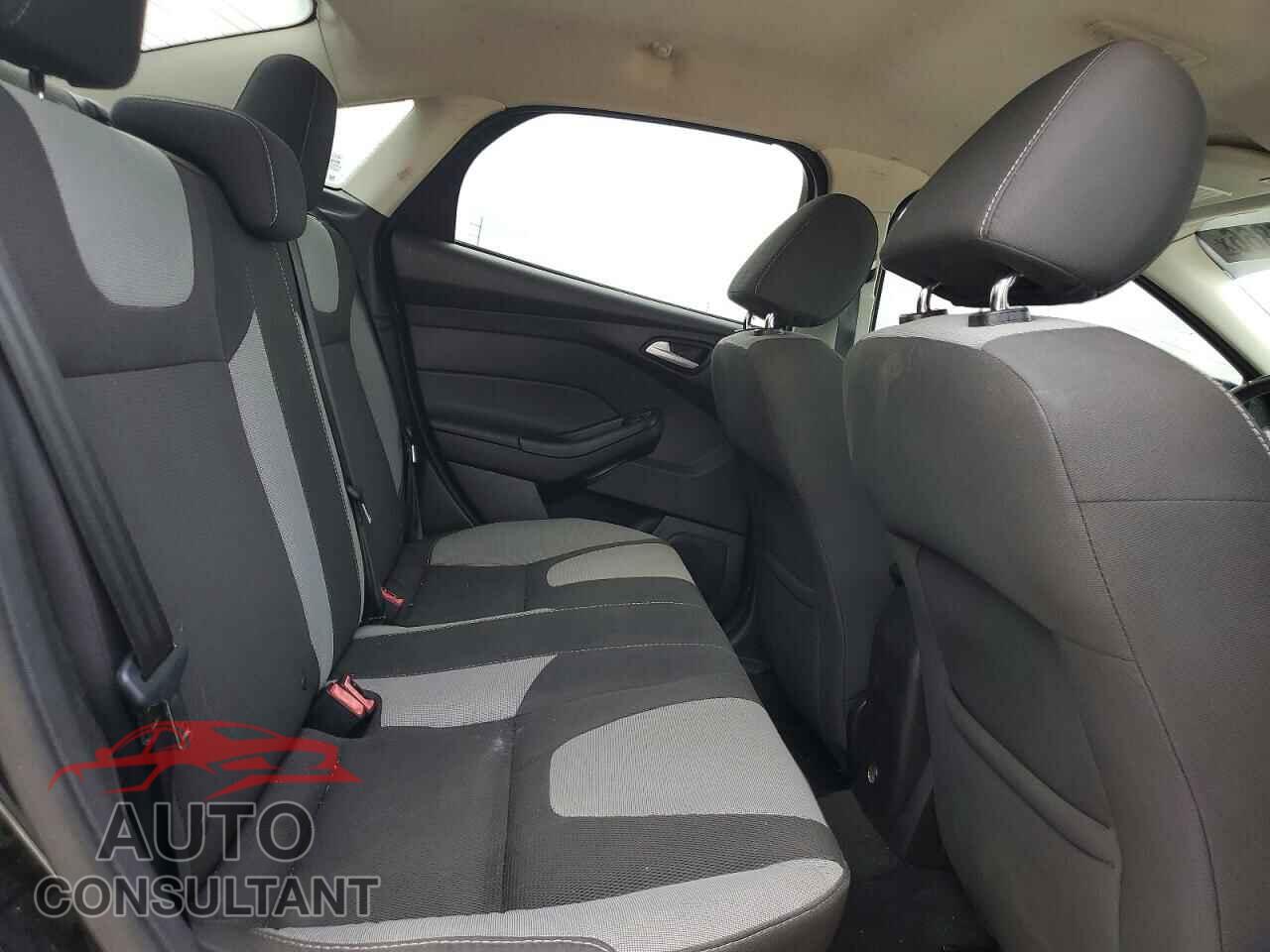 FORD FOCUS 2014 - 1FADP3F27EL173002