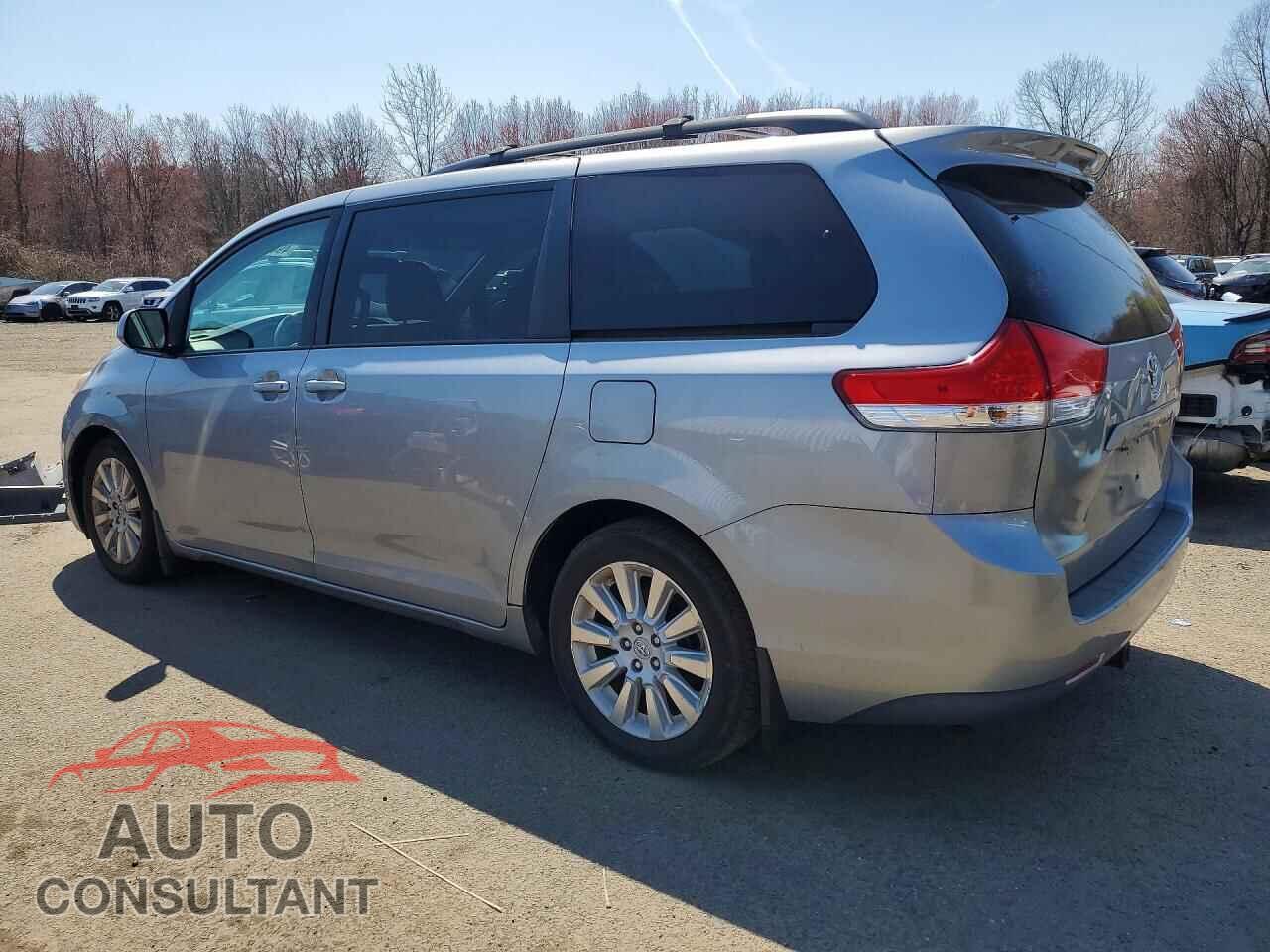 TOYOTA SIENNA 2013 - 5TDDK3DC8DS062041