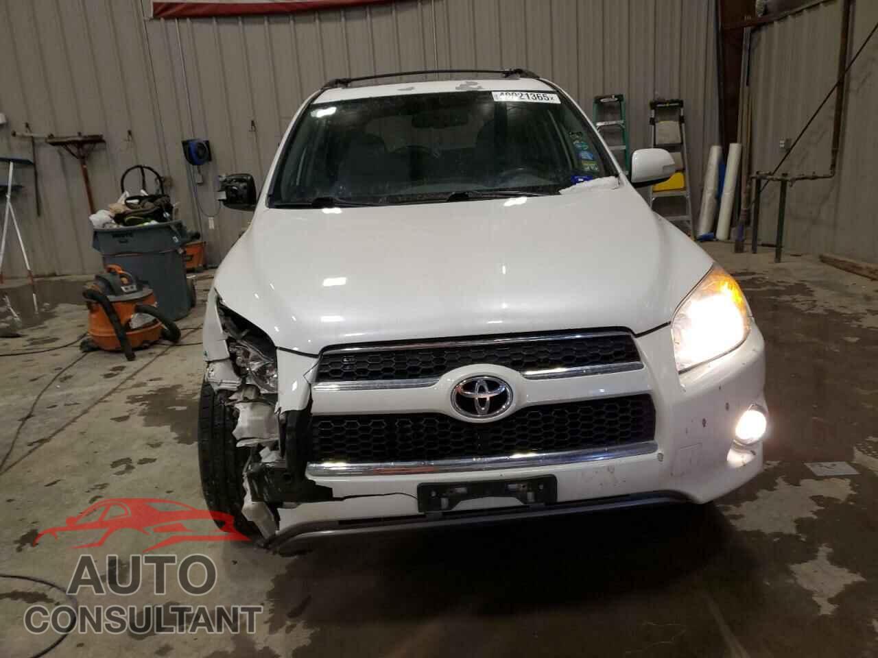 TOYOTA RAV4 2011 - 2T3DF4DV8BW138705