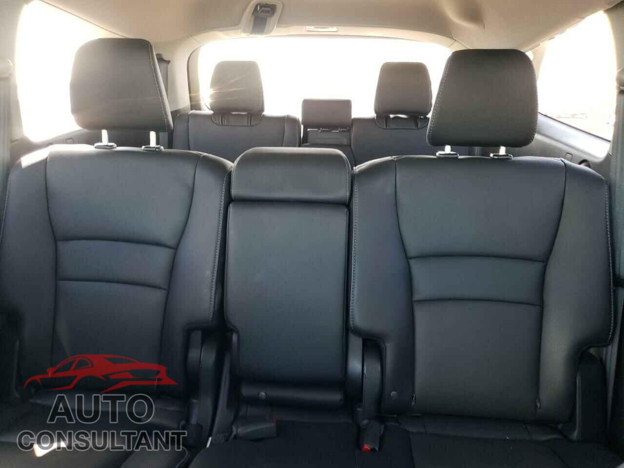 HONDA PILOT 2017 - 5FNYF6H99HB078622
