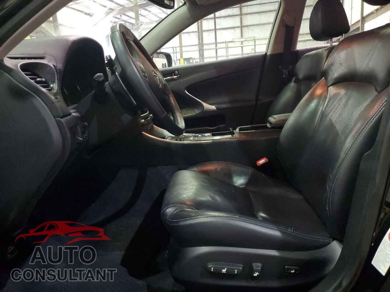 LEXUS IS 2011 - JTHCF5C27B5046418
