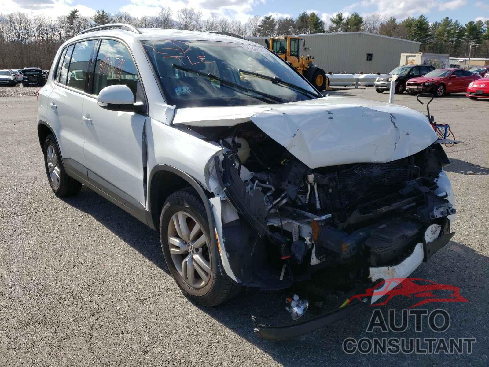 VOLKSWAGEN TIGUAN 2017 - WVGBV7AX4HK023775