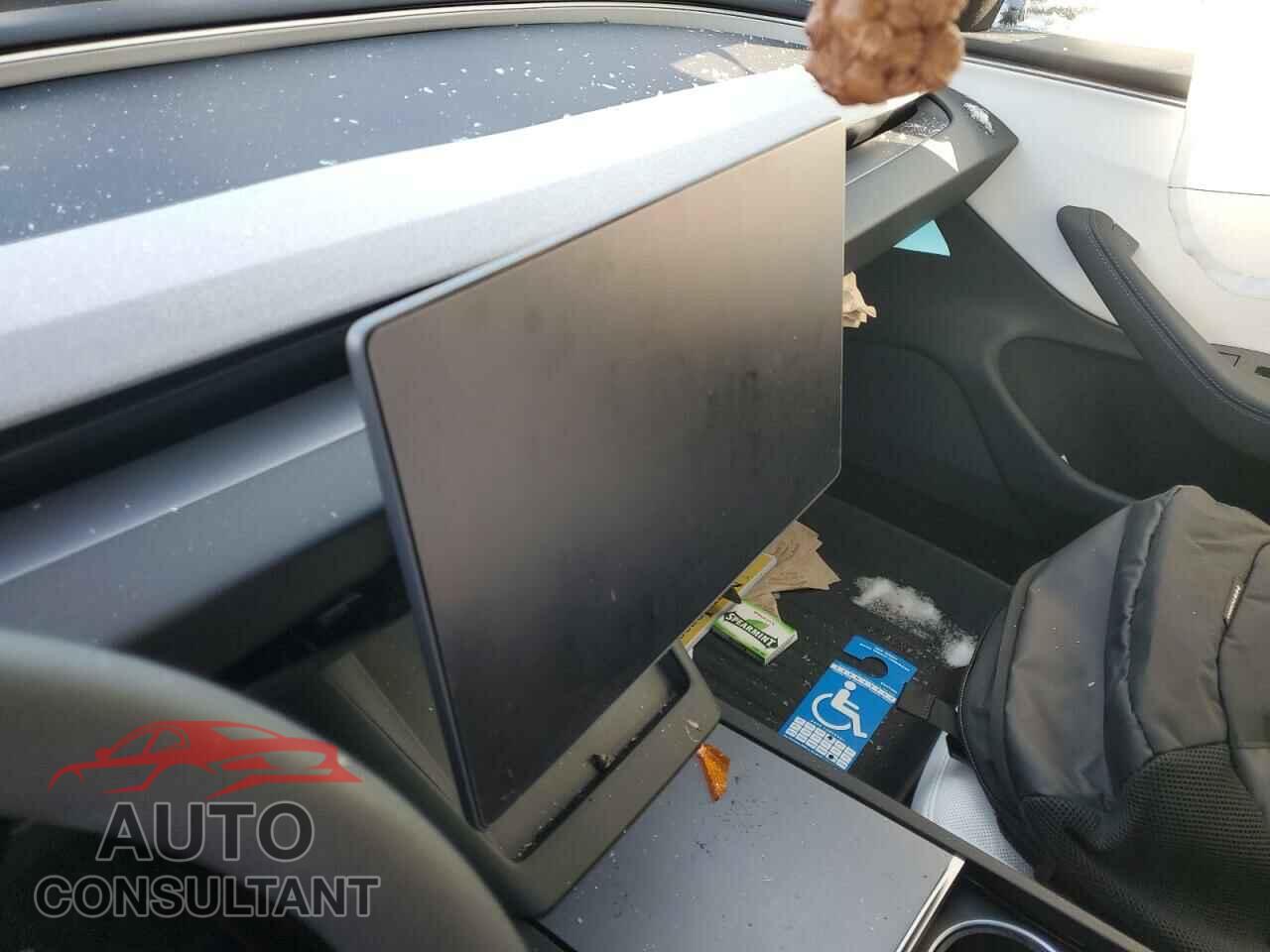 TESLA MODEL 3 2024 - 5YJ3E1EA9RF864579