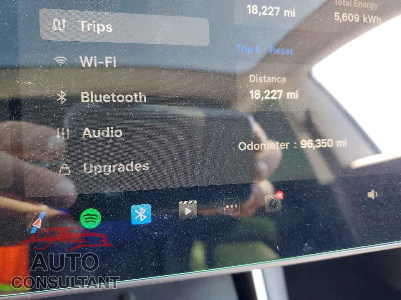 TESLA MODEL 3 2018 - 5YJ3E1EB5JF070689