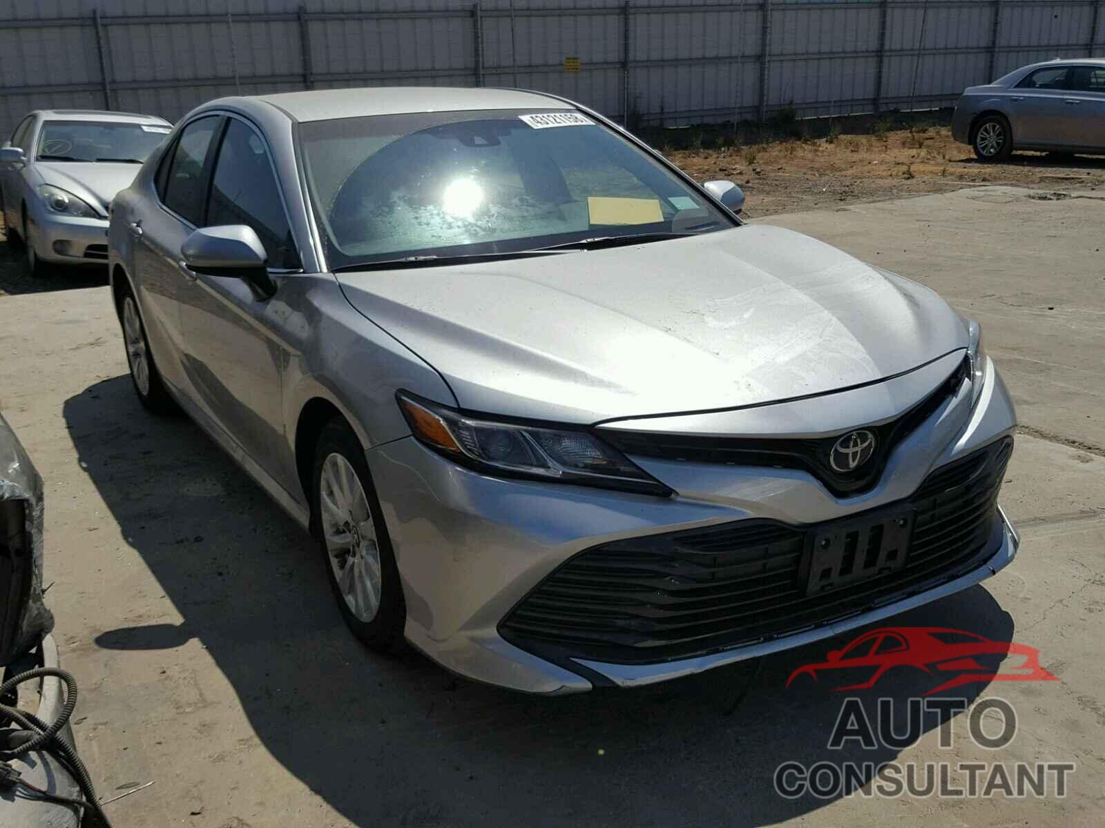 TOYOTA CAMRY 2018 - 4T1B11HK1JU565803