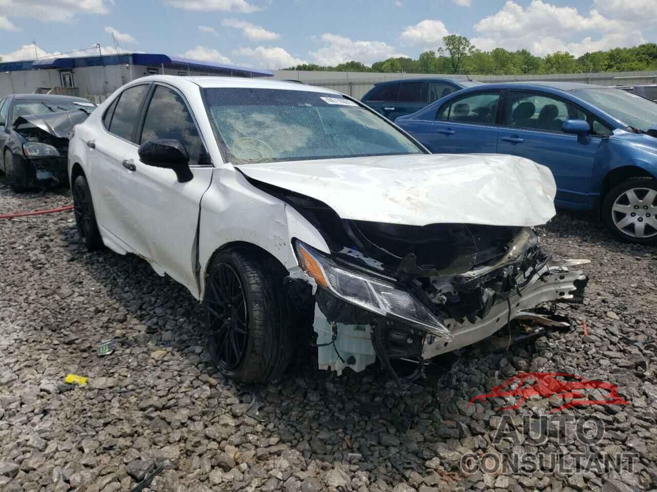 TOYOTA CAMRY 2018 - 4T1B11HK2JU142504