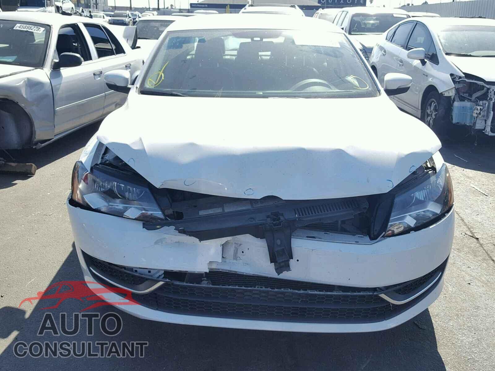 VOLKSWAGEN PASSAT 2015 - 1VWAT7A32FC054238
