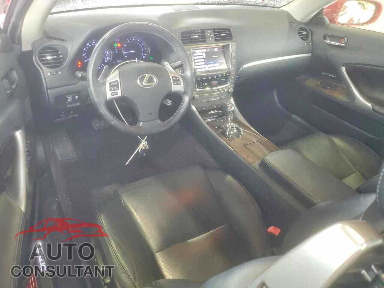 LEXUS IS 2014 - JTHFF2C26E2530114