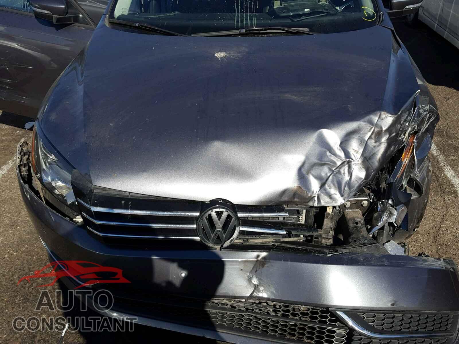 VOLKSWAGEN PASSAT 2015 - 1VWAT7A31FC017309