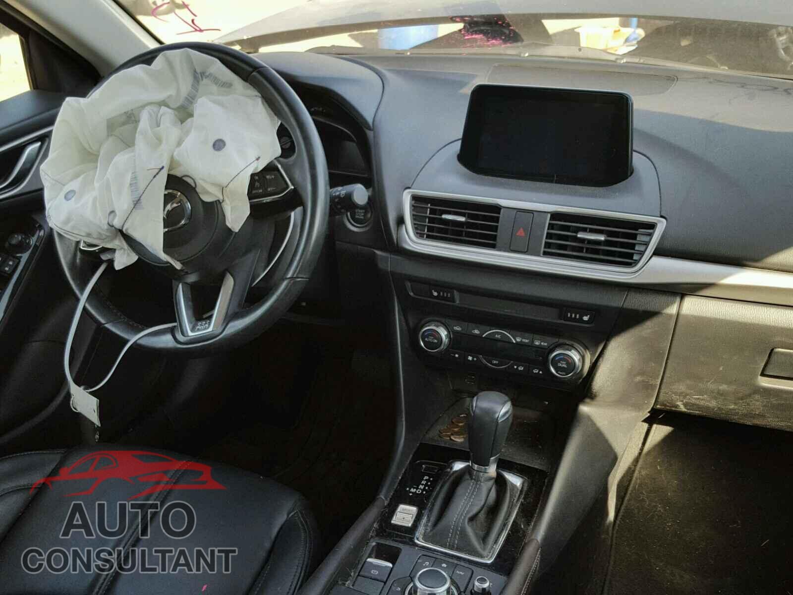 MAZDA 3 2017 - 3MZBN1L78HM138027