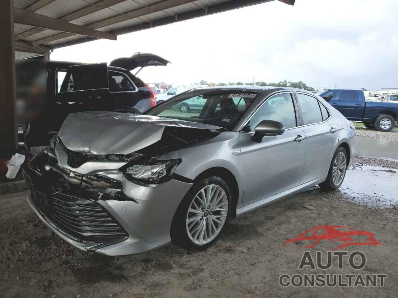 TOYOTA CAMRY 2018 - 4T1B21HK5JU003576