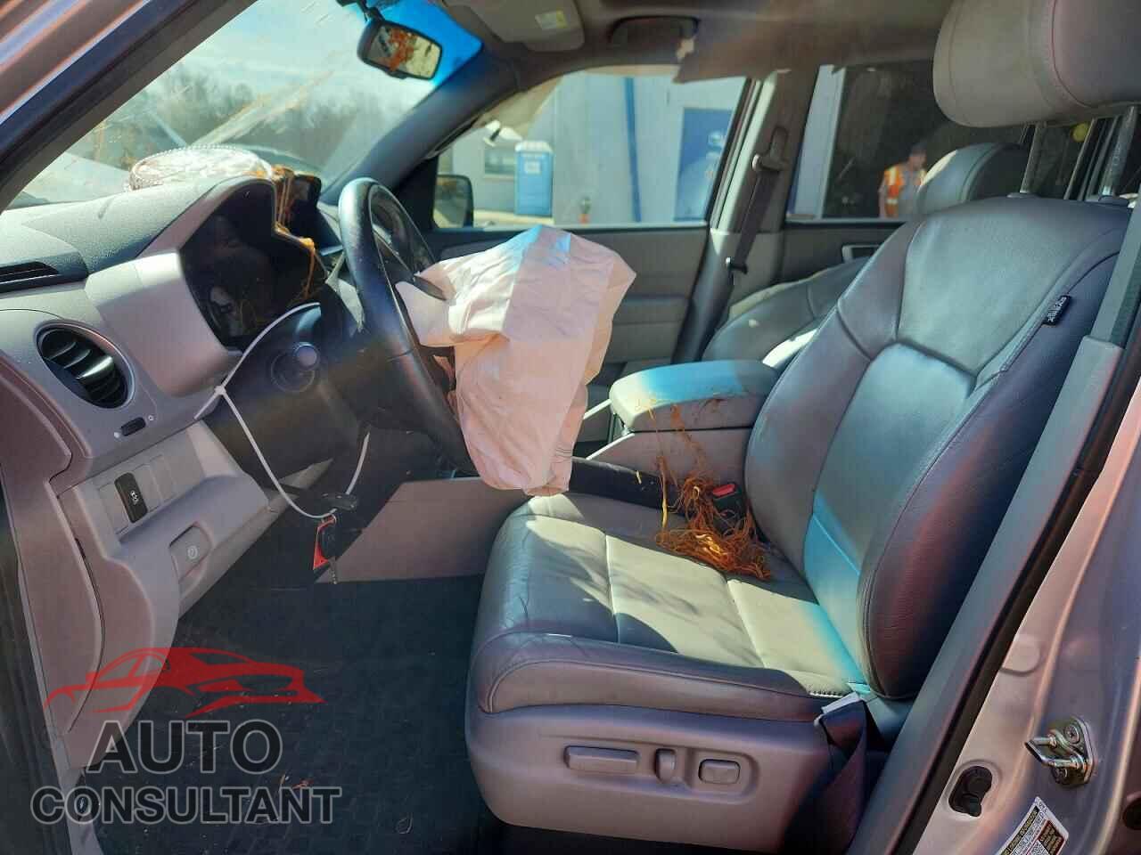 HONDA PILOT 2014 - 5FNYF4H64EB027020
