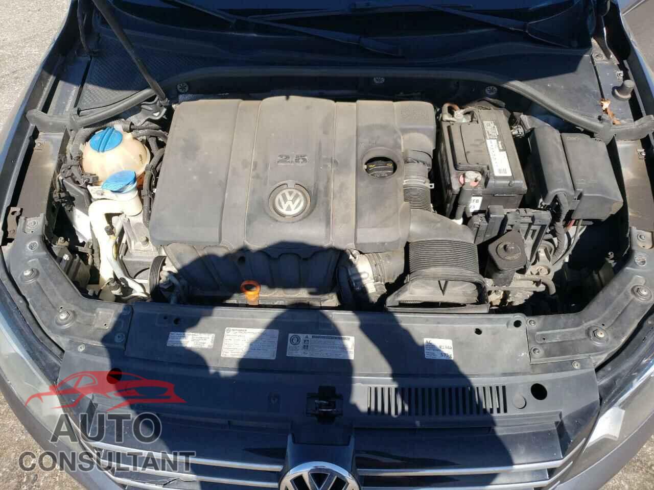 VOLKSWAGEN PASSAT 2013 - 1VWBP7A37DC099200