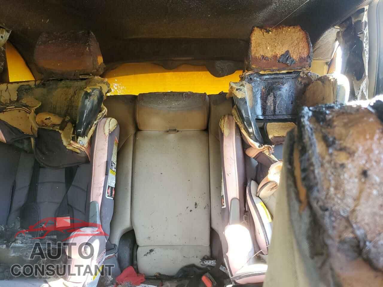 KIA SORENTO 2018 - 5XYPGDA32JG404875