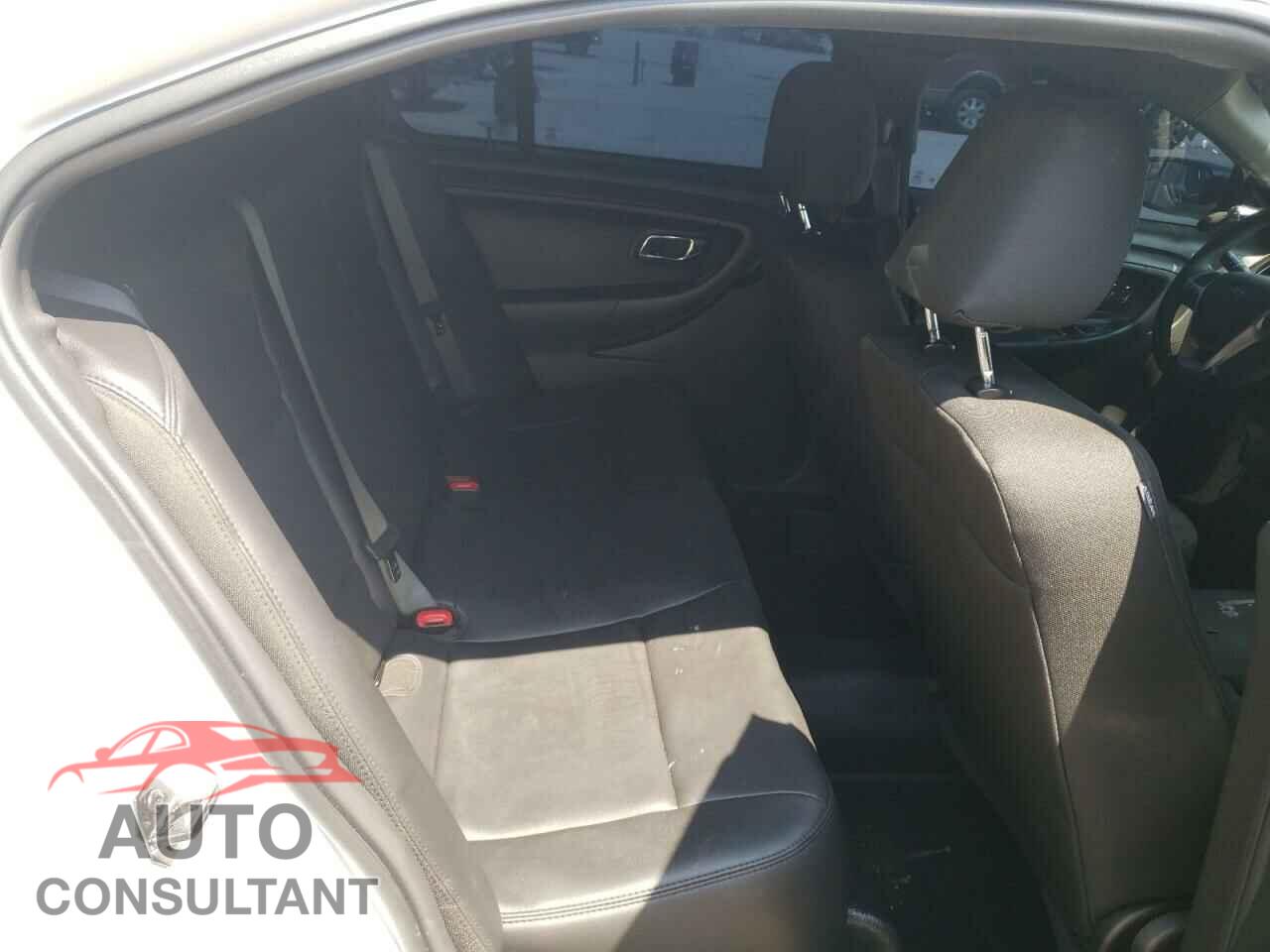 FORD TAURUS 2018 - 1FAHP2L80JG100092