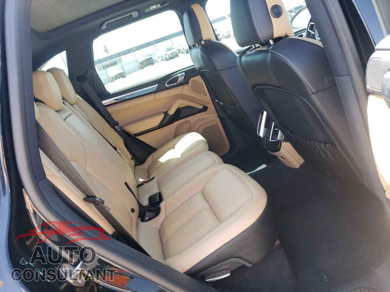 PORSCHE CAYENNE 2017 - WP1AA2A26HKA90072