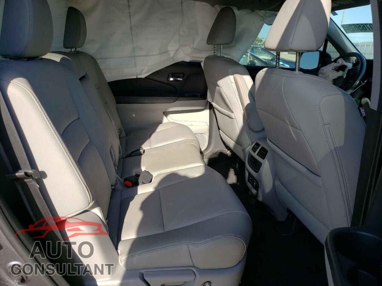 HONDA PILOT 2017 - 5FNYF5H91HB020224