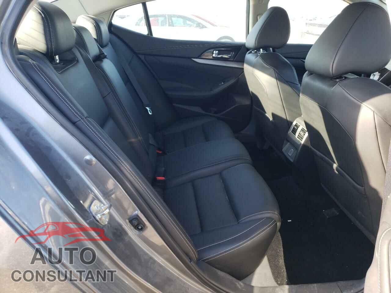 NISSAN MAXIMA 2018 - 1N4AA6AP1JC383369